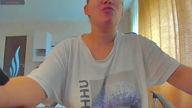 hot evil queen online show from October 14, 2025, 10:49 am