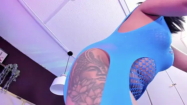 Inndrahot online show from February 7, 2026, 3:58 am