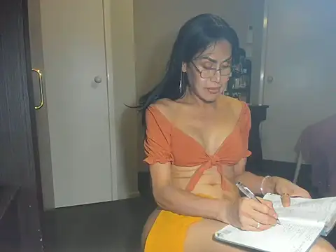 Angelchezcka online show from December 5, 2025, 8:13 am