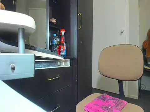 Angelchezcka online show from February 11, 2026, 2:22 am