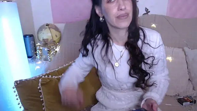 Snapshot of -carla- chatting on December 5, 2024, 8:05 am -carla- online show from December 5, 2024, 8:05 am