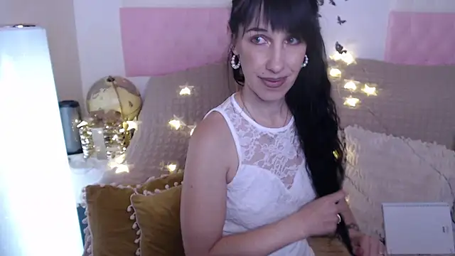 Snapshot of -carla- chatting on December 22, 2024, 8:27 am -carla- online show from December 22, 2024, 8:27 am