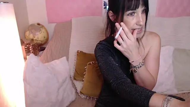 Snapshot of -carla- chatting on October 27, 2025, 6:03 am -carla- online show from October 27, 2025, 6:03 am