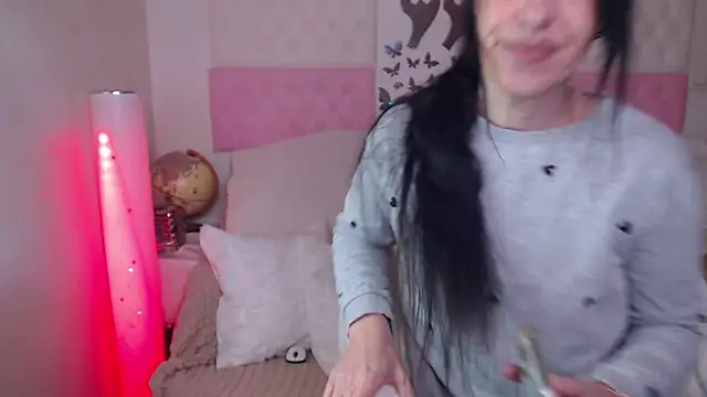 -carla- online show from November 20, 2025, 6:14 am