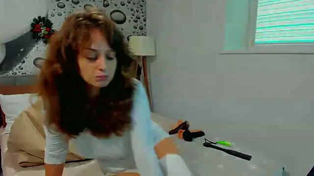 AlmaFancy online show from December 19, 2025, 6:49 am