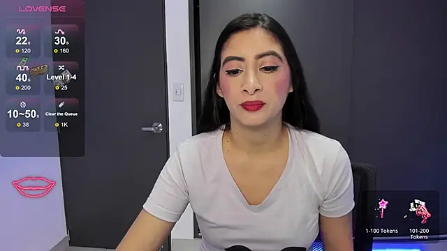 Snapshot of MeganWhite3 chatting on October 4, 2025, 4:03 am MeganWhite3 online show from October 4, 2025, 4:03 am