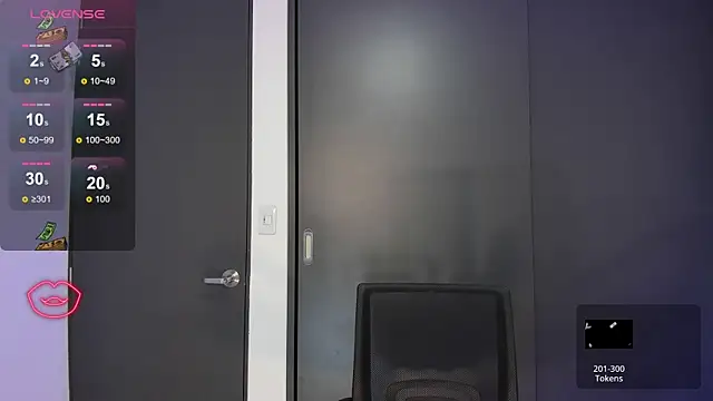 Snapshot of MeganWhite3 chatting on September 21, 2025, 6:29 am MeganWhite3 online show from September 21, 2025, 6:29 am