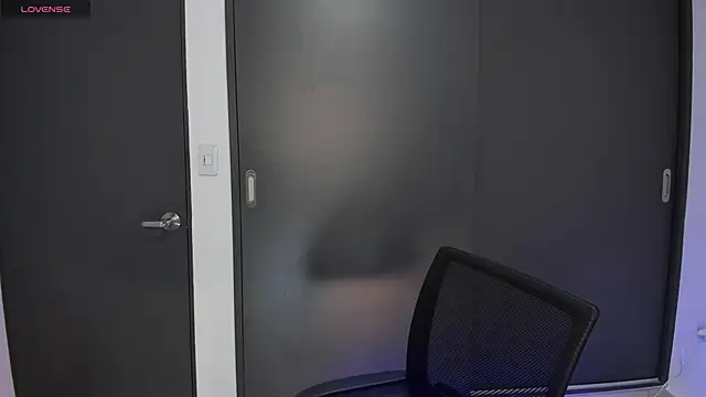 Snapshot of MeganWhite3 chatting on October 19, 2025, 2:47 am MeganWhite3 online show from October 19, 2025, 2:47 am