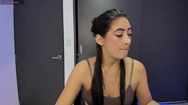 Snapshot of MeganWhite3 chatting on October 24, 2025, 2:54 am MeganWhite3 online show from October 24, 2025, 2:54 am