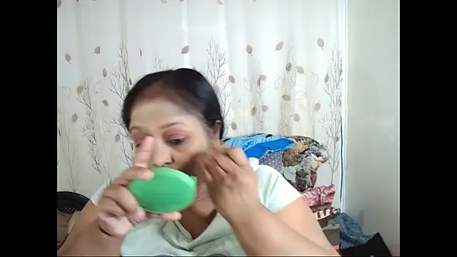 Snapshot of Indiantasha chatting on October 15, 2025, 4:15 pm Indiantasha online show from October 15, 2025, 4:15 pm