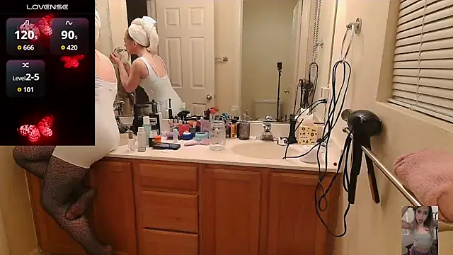 Snapshot of Blondiewithanass chatting on February 28, 2026, 3:06 am Blondiewithanass online show from February 28, 2026, 3:06 am