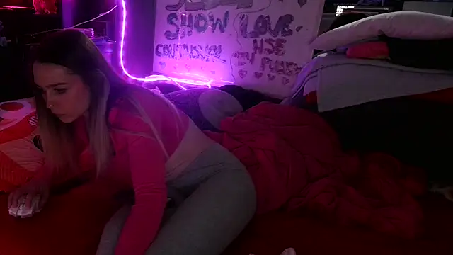 Snapshot of Blondiewithanass chatting on October 16, 2025, 2:31 am Blondiewithanass online show from October 16, 2025, 2:31 am