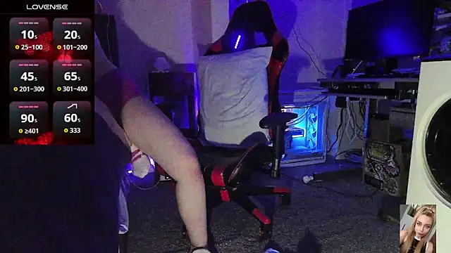 Snapshot of Blondiewithanass chatting on February 17, 2026, 3:42 pm Blondiewithanass online show from February 17, 2026, 3:42 pm