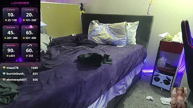 Blondiewithanass online show from November 6, 2025, 2:26 am