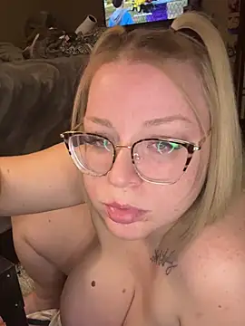 Blondiee x online show from February 28, 2025, 7:03 pm