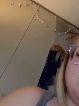 Blondiee x online show from September 10, 2025, 5:56 pm