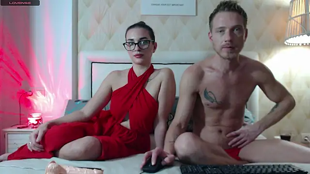 Snapshot of JessicaSteve chatting on October 15, 2025, 9:23 pm JessicaSteve online show from October 15, 2025, 9:23 pm