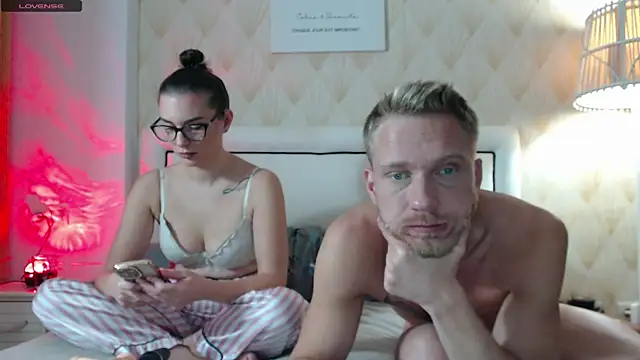 Snapshot of JessicaSteve chatting on September 22, 2025, 9:54 pm JessicaSteve online show from September 22, 2025, 9:54 pm