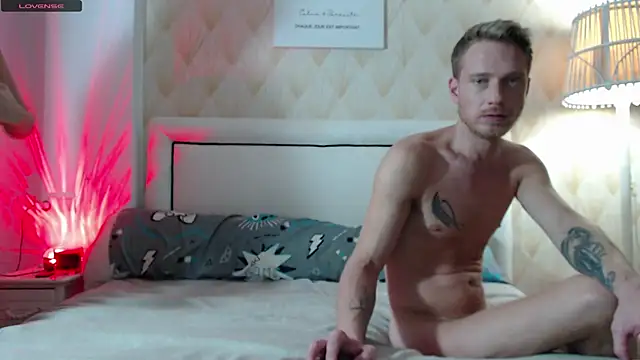 Snapshot of JessicaSteve chatting on October 13, 2025, 10:54 pm JessicaSteve online show from October 13, 2025, 10:54 pm