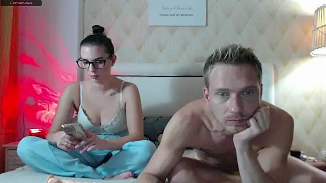 Snapshot of JessicaSteve chatting on October 9, 2025, 10:21 pm JessicaSteve online show from October 9, 2025, 10:21 pm