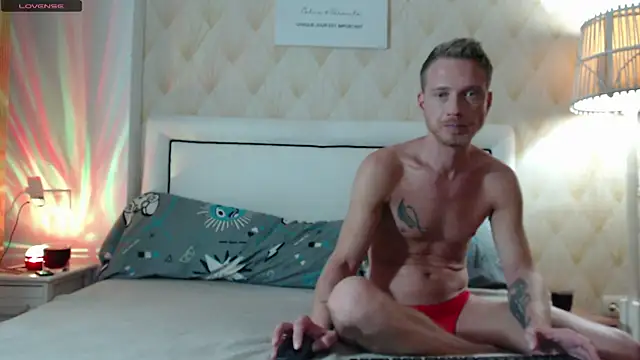 Snapshot of JessicaSteve chatting on October 2, 2025, 9:07 pm JessicaSteve online show from October 2, 2025, 9:07 pm