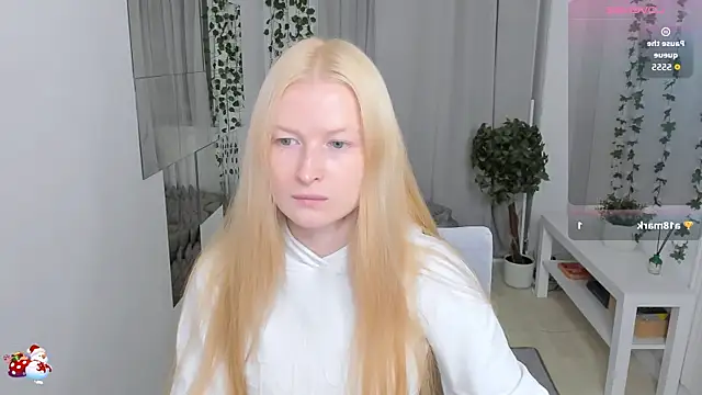 Snapshot of Laly_Peach chatting on July 21, 2026, 12:06 pm Laly Peach online show from July 21, 2026, 12:06 pm