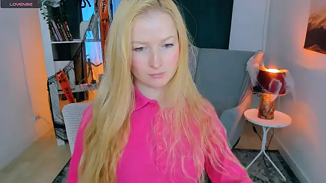 Snapshot of Laly_Peach chatting on October 25, 2025, 12:39 pm Laly Peach online show from October 25, 2025, 12:39 pm