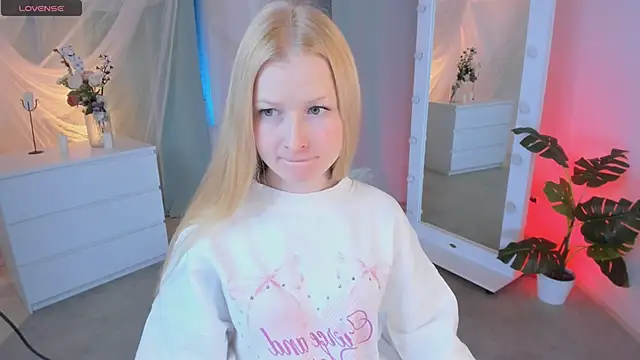 Laly Peach online show from January 26, 2025, 4:30 pm