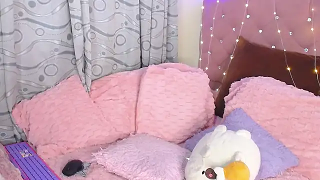 Snapshot of camy_doll chatting on February 8, 2026, 12:19 am camy doll online show from February 8, 2026, 12:19 am