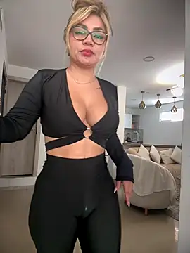 Snapshot of DIANITA_1988 chatting on September 8, 2025, 6:29 pm DIANITA 1988 online show from September 8, 2025, 6:29 pm