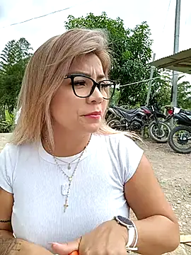 Snapshot of DIANITA_1988 chatting on February 23, 2025, 7:38 pm DIANITA 1988 online show from February 23, 2025, 7:38 pm