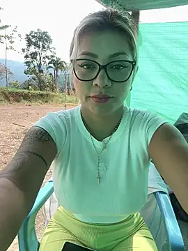 Snapshot of DIANITA_1988 chatting on March 13, 2025, 1:40 pm DIANITA 1988 online show from March 13, 2025, 1:40 pm