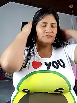 salomexlove 20 online show from November 17, 2025, 6:17 am