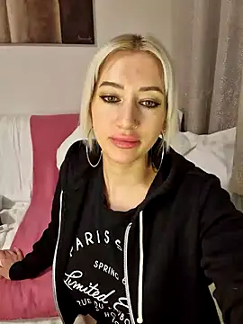 Snapshot of Fuck-Gina chatting on February 9, 2025, 12:17 am Fuck-Gina online show from February 9, 2025, 12:17 am