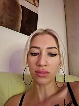 Snapshot of Fuck-Gina chatting on January 28, 2025, 12:15 am Fuck-Gina online show from January 28, 2025, 12:15 am