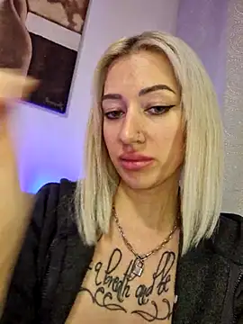 Snapshot of Fuck-Gina chatting on February 9, 2025, 10:43 pm Fuck-Gina online show from February 9, 2025, 10:43 pm