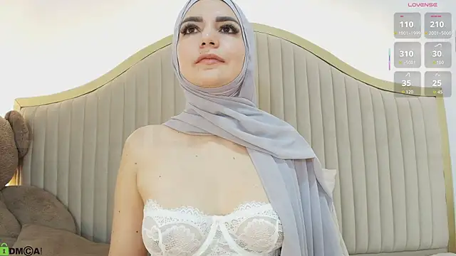 Snapshot of dalilasaadi_ chatting on September 18, 2025, 4:21 pm dalilasaadi  online show from September 18, 2025, 4:21 pm