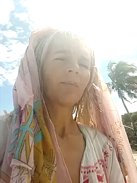Snapshot of Luna-Natural chatting on February 5, 2025, 4:36 pm Luna-Natural online show from February 5, 2025, 4:36 pm