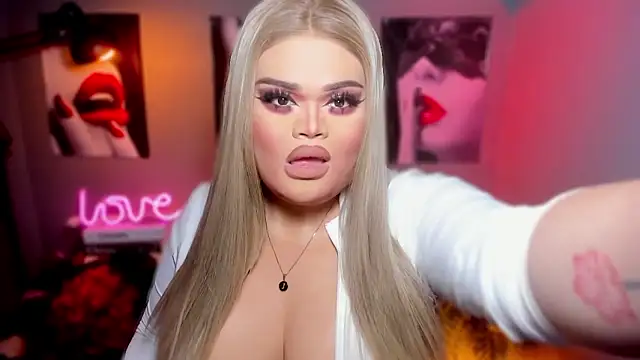 Snapshot of KarolinaThompson chatting on October 5, 2025, 7:48 pm KarolinaThompson online show from October 5, 2025, 7:48 pm