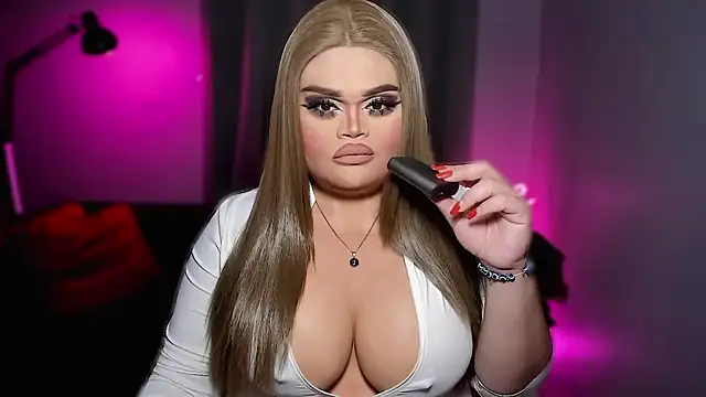 KarolinaThompson online show from April 7, 2026, 4:36 am