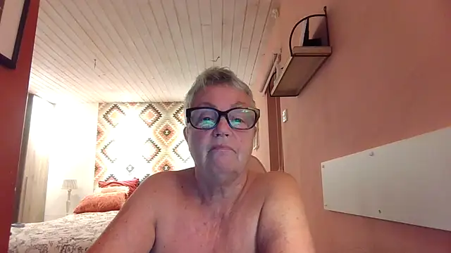Snapshot of GrannyChrissy68 chatting on September 17, 2025, 9:39 pm GrannyChrissy68 online show from September 17, 2025, 9:39 pm