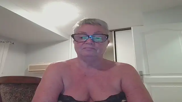 Snapshot of GrannyChrissy68 chatting on September 18, 2025, 7:17 pm GrannyChrissy68 online show from September 18, 2025, 7:17 pm