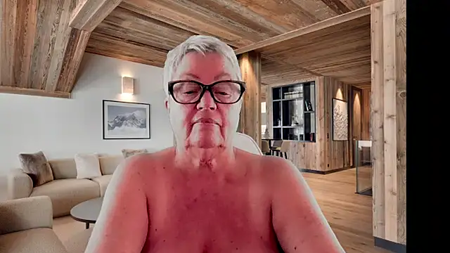 GrannyChrissy68 online show from February 15, 2026, 6:18 pm