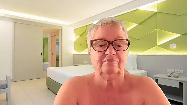 GrannyChrissy68 online show from March 27, 2026, 1:12 pm