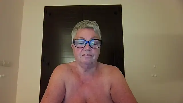 Snapshot of GrannyChrissy68 chatting on October 2, 2025, 9:29 pm GrannyChrissy68 online show from October 2, 2025, 9:29 pm