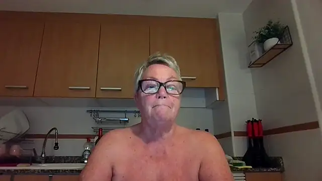 Snapshot of GrannyChrissy68 chatting on September 28, 2025, 6:37 pm GrannyChrissy68 online show from September 28, 2025, 6:37 pm
