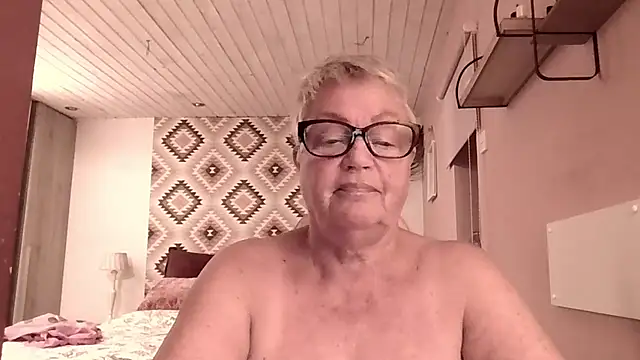 GrannyChrissy68 online show from March 1, 2026, 5:46 pm