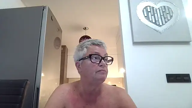 Snapshot of GrannyChrissy68 chatting on October 1, 2025, 9:29 pm GrannyChrissy68 online show from October 1, 2025, 9:29 pm