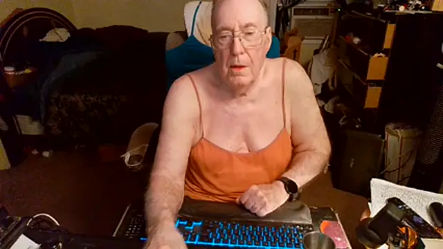 Snapshot of Toastir chatting on August 8, 2026, 9:55 pm Toastir online show from August 8, 2026, 9:55 pm
