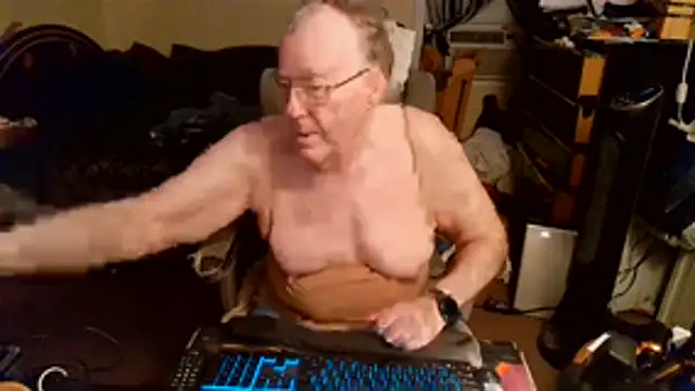 Snapshot of Toastir chatting on July 8, 2026, 3:02 pm Toastir online show from July 8, 2026, 3:02 pm